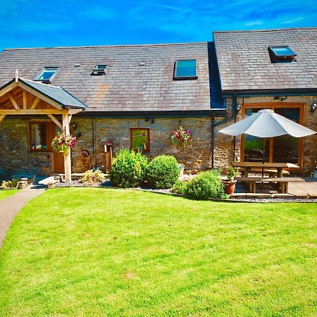 Bed and Breakfast Beudy Bach Cross Hands Exterior foto