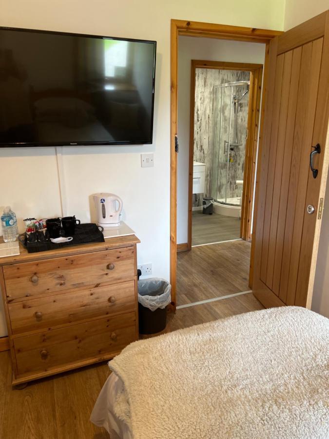 Bed and Breakfast Beudy Bach Cross Hands Exterior foto