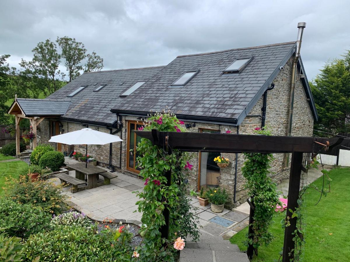 Bed and Breakfast Beudy Bach Cross Hands Exterior foto