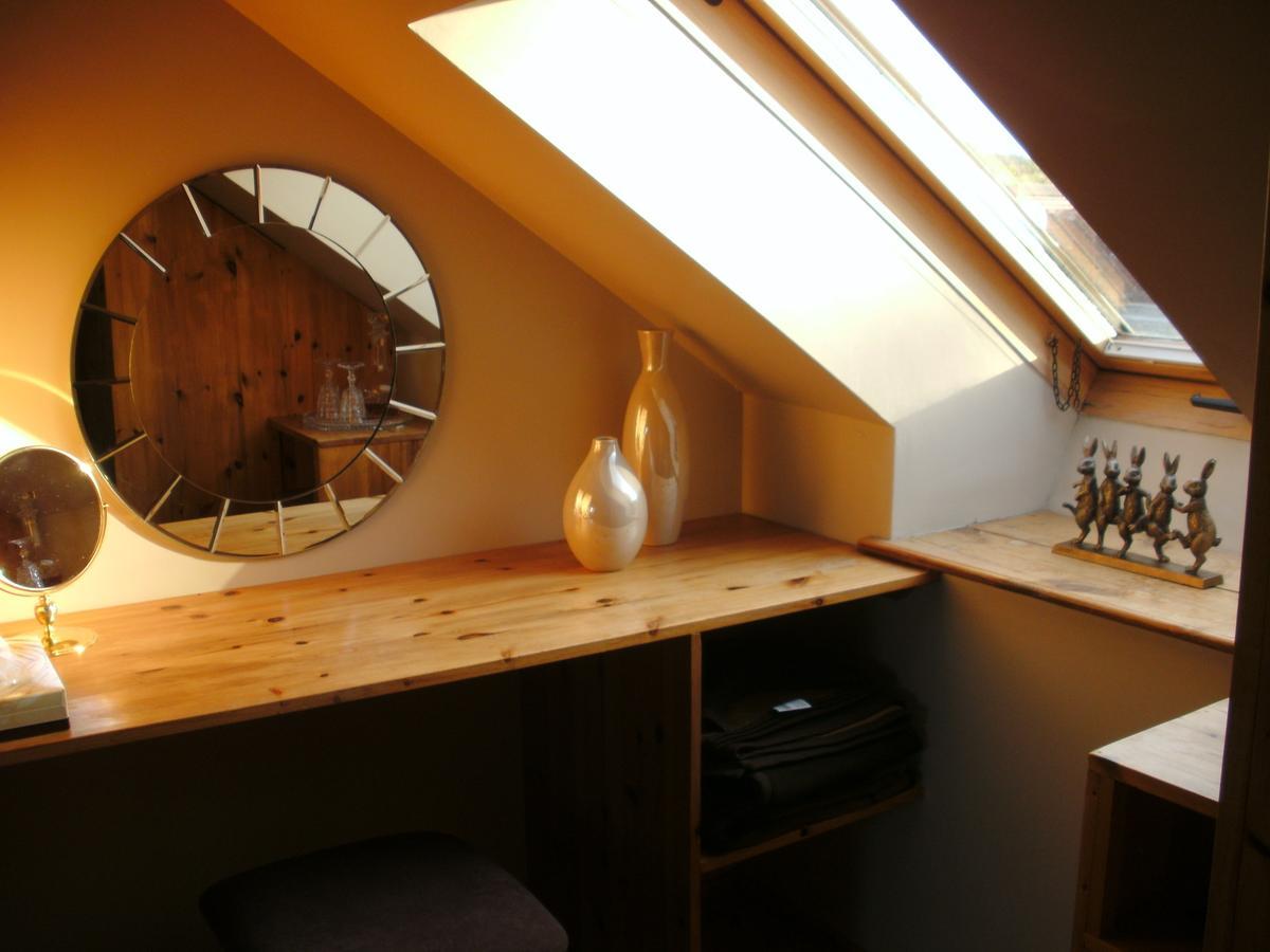 Bed and Breakfast Beudy Bach Cross Hands Exterior foto