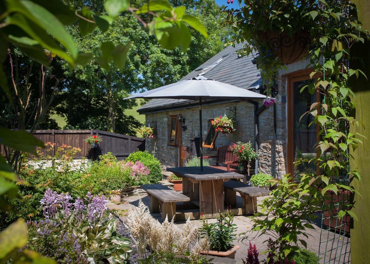 Bed and Breakfast Beudy Bach Cross Hands Exterior foto