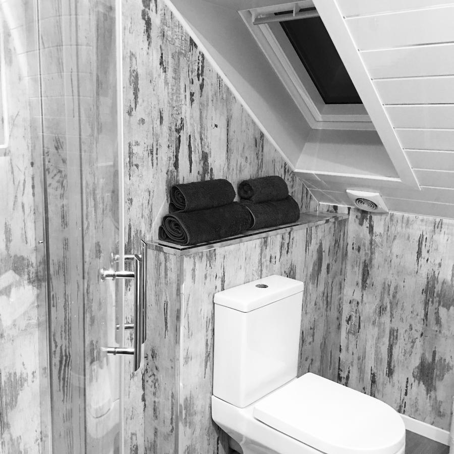 Bed and Breakfast Beudy Bach Cross Hands Exterior foto